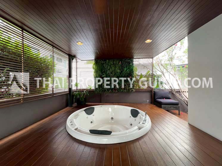House with Shared Pool in Bangnatrad 
